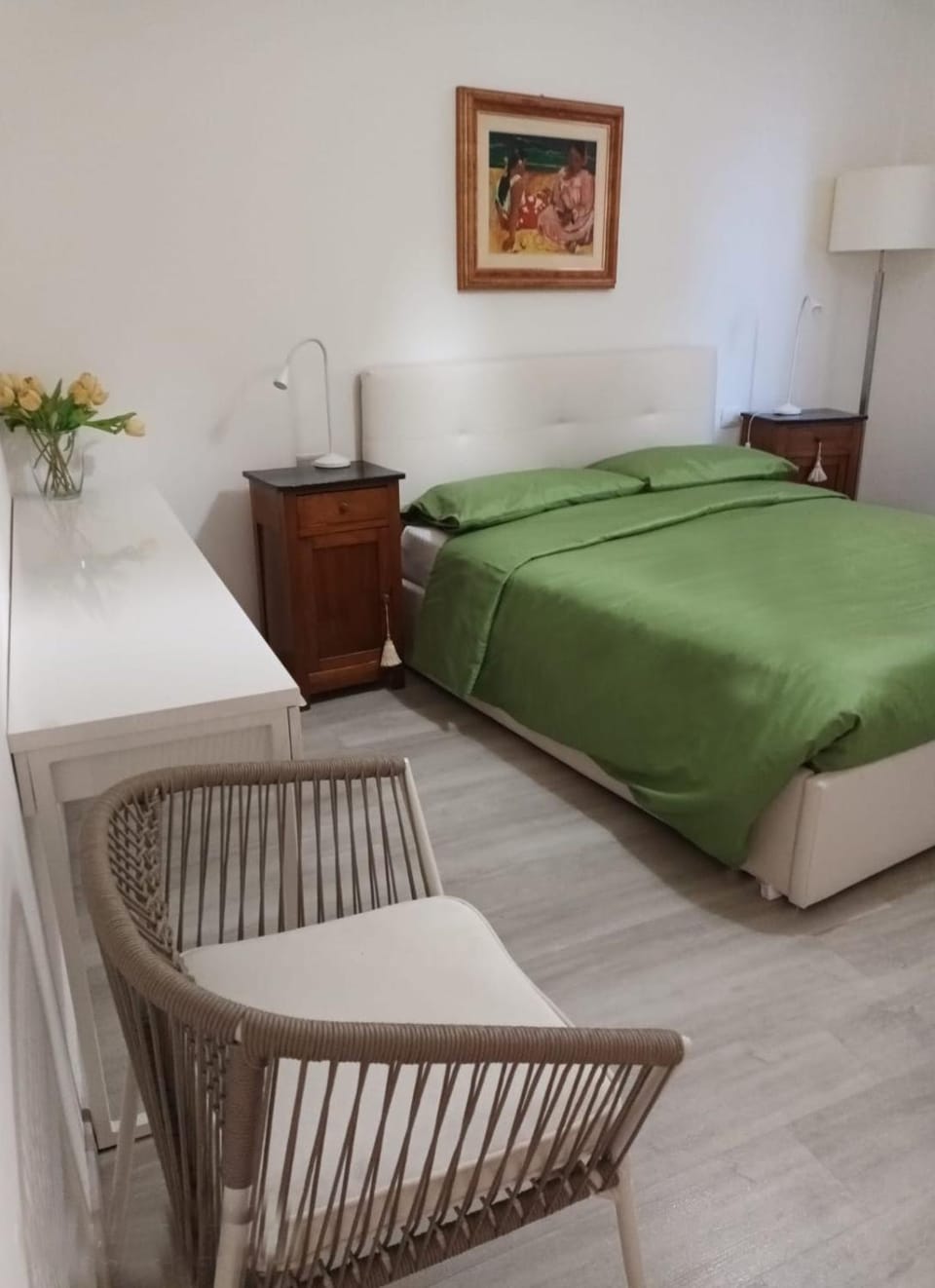 Photo of the whole room, Bedroom