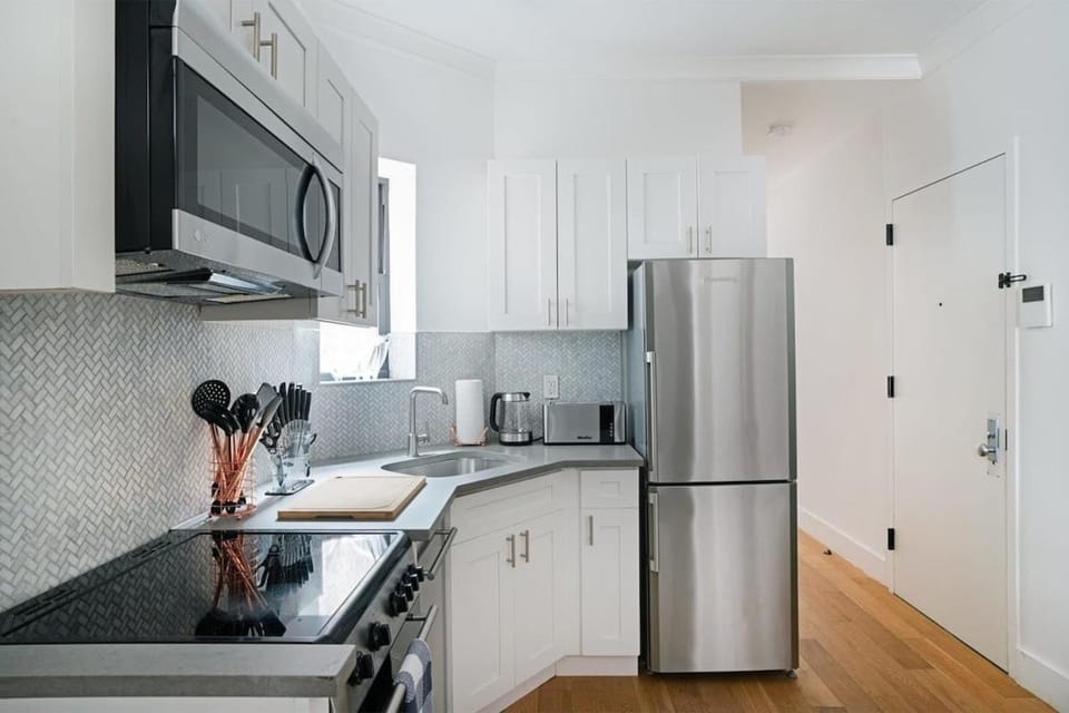 1290-16 New Renovated 2 Bedrooms in UES Apartment in Roosevelt Island
