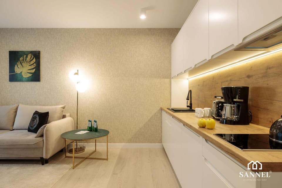 Coffee/tea facilities, Kitchen or kitchenette, Living room, Decorative detail, Decorative detail, Seating area, On site, toaster