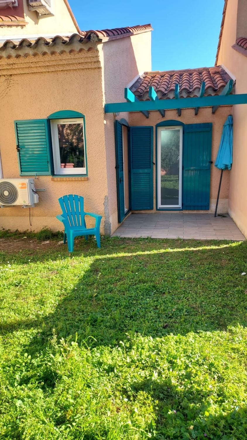 Property building, Spring, Day, Garden, Garden view