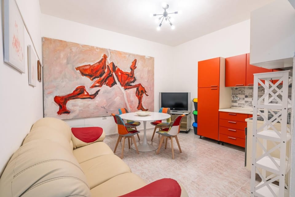Communal lounge/ TV room, TV and multimedia, Kitchen or kitchenette, Living room, Seating area, Dining area, Evening entertainment