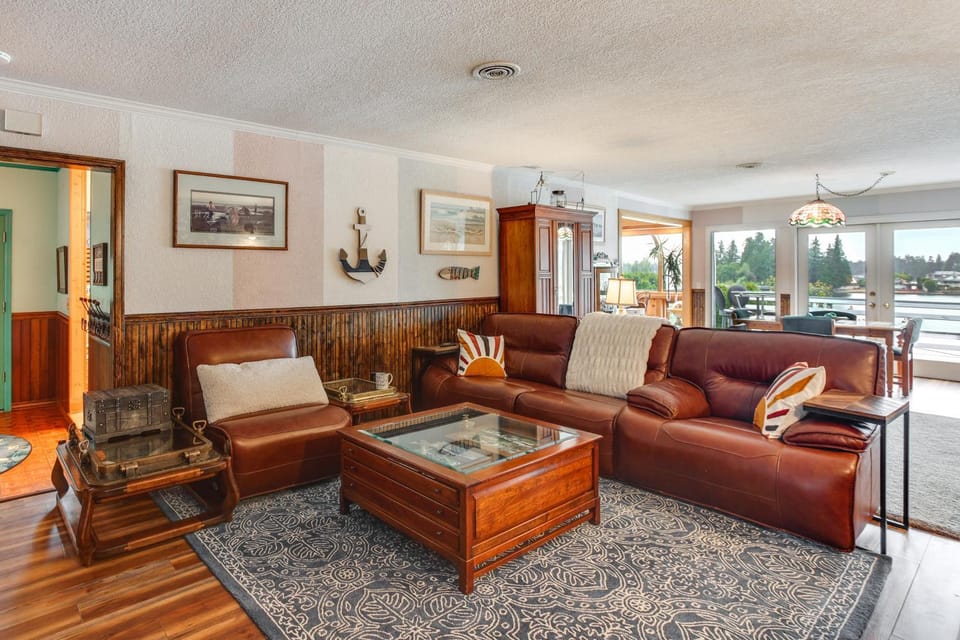 Tacoma Home on Steilacoom Lake with Dock! House in Lakewood