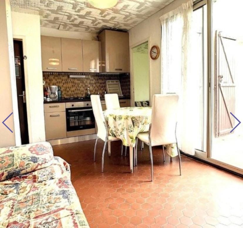 Kitchen or kitchenette, Living room, Dining area, minibar, stove