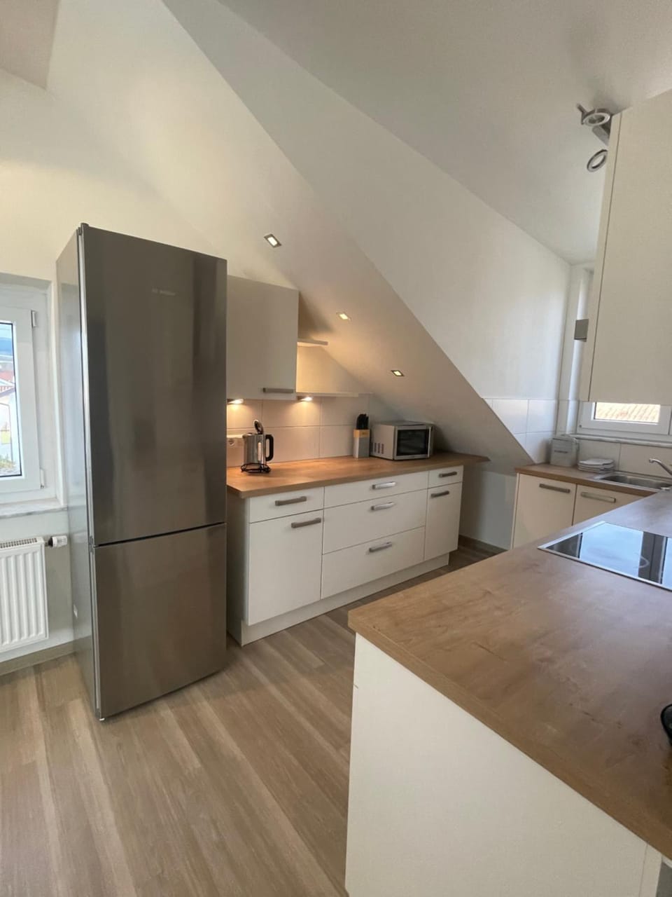 Coffee/tea facilities, Kitchen or kitchenette, stove