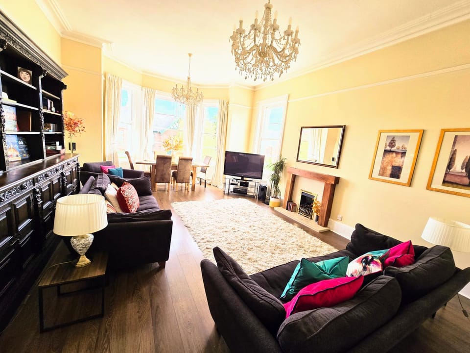 TV and multimedia, Living room, Seating area