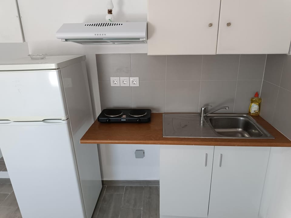 Kitchen or kitchenette, stove