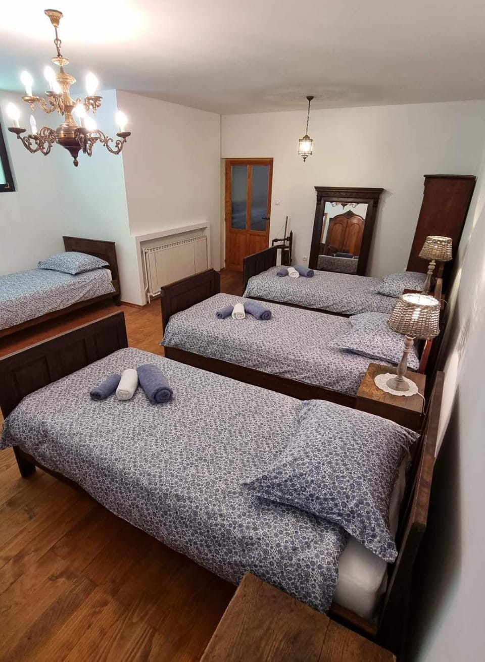 Bed, Photo of the whole room, towels