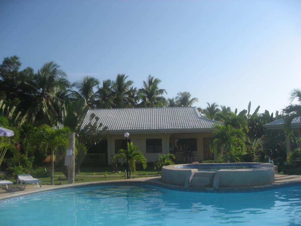 Day, Area and facilities, Swimming pool