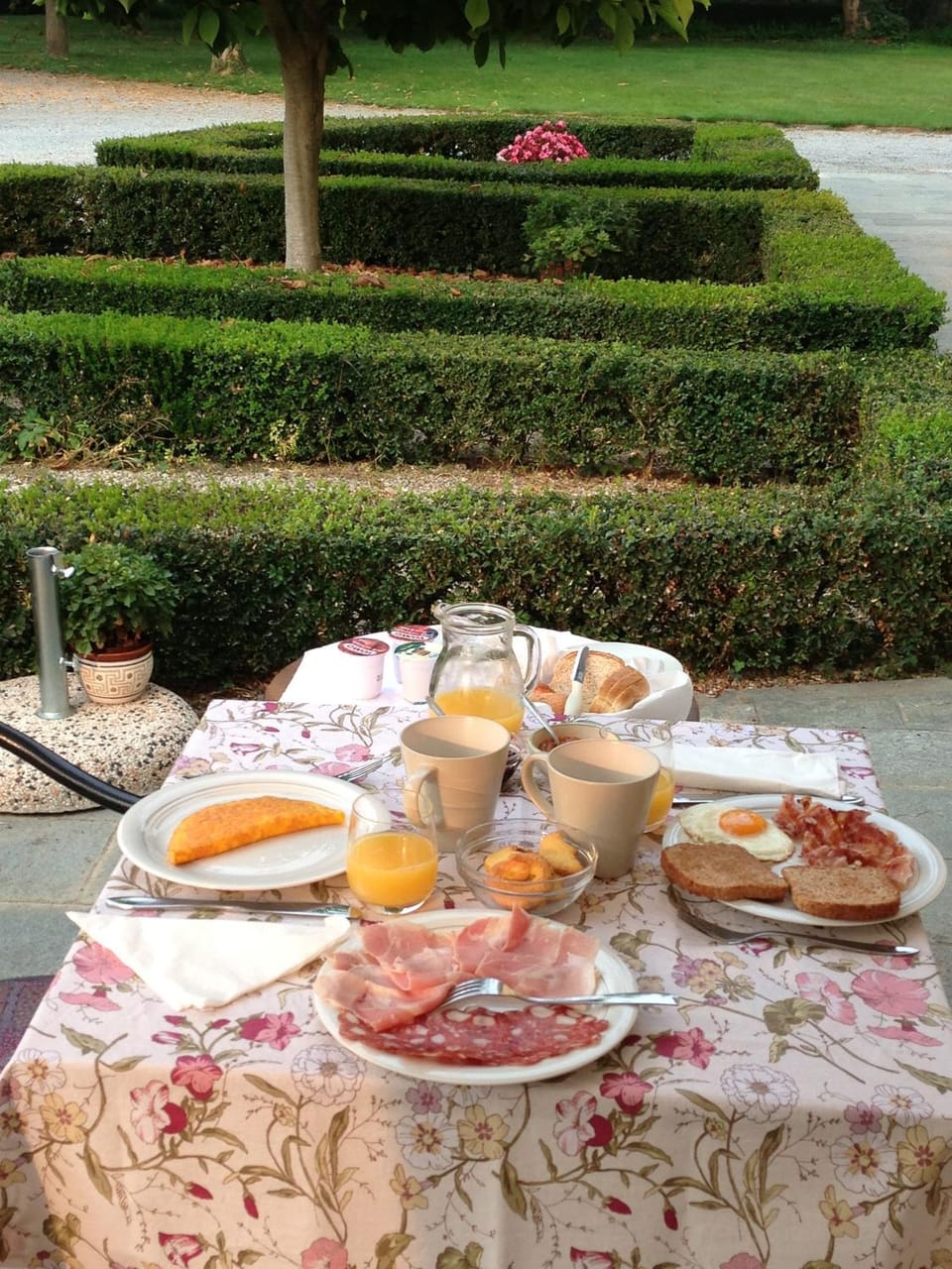 Garden, Breakfast