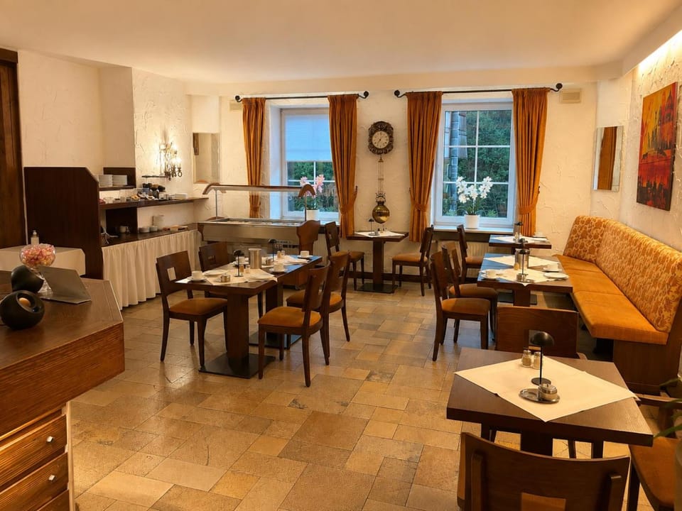 Dining area, Breakfast