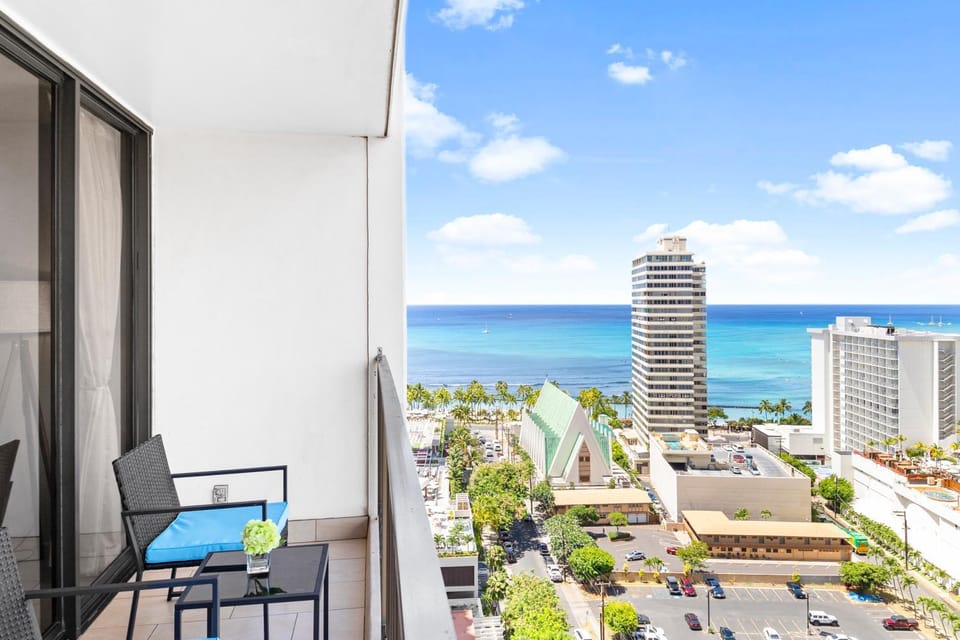 Property building, Day, Balcony/Terrace, Sea view
