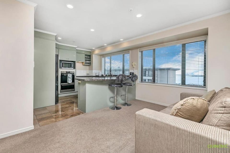 QV Stays Front Stage City Lights Apartment in Auckland