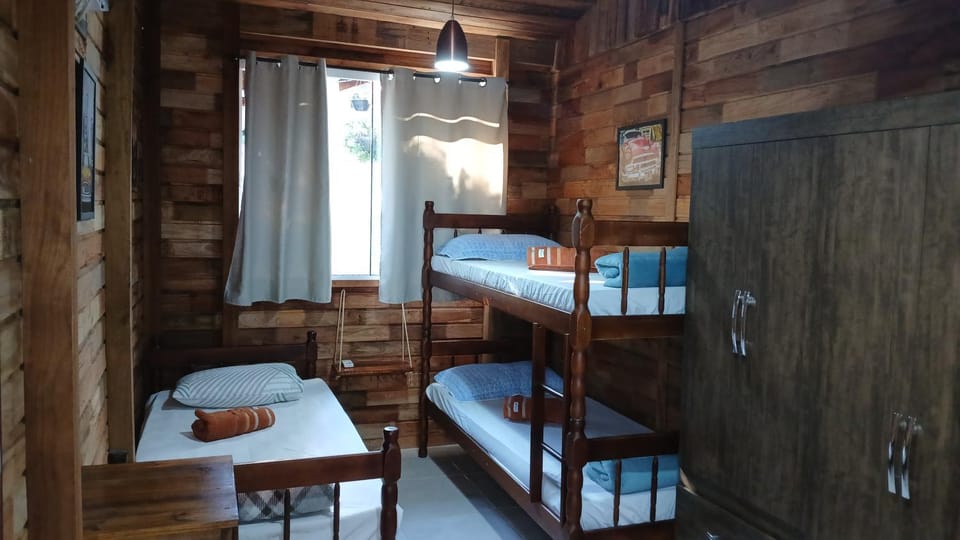 Bedroom, bunk bed