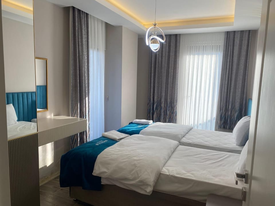 Bed, Photo of the whole room, Bedroom, hair dresser, towels