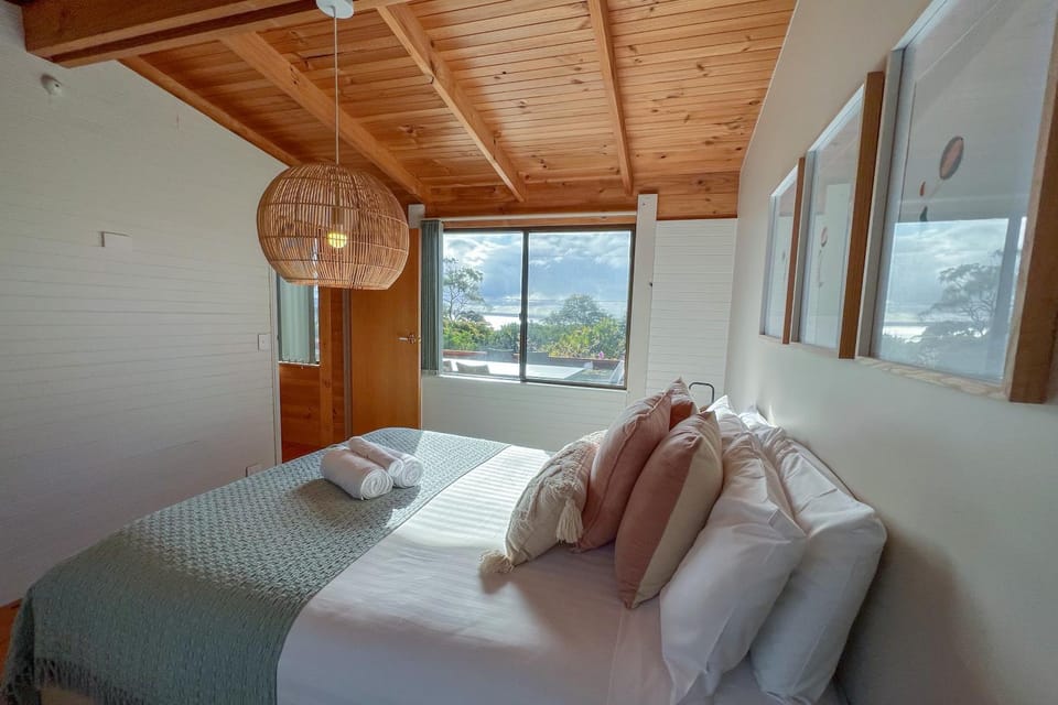 Bedroom, Garden view, Sea view