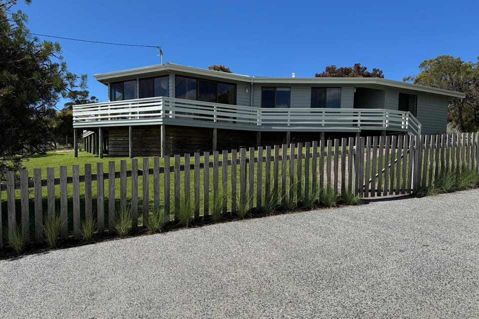 Property building, Garden, Garden view, Parking