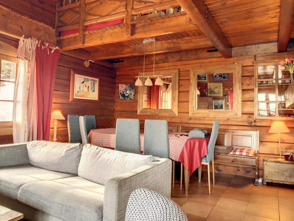 Chalet 10 pers tout confort avec cheminée et sauna - FR-1-267-264 Chalet in Villarembert