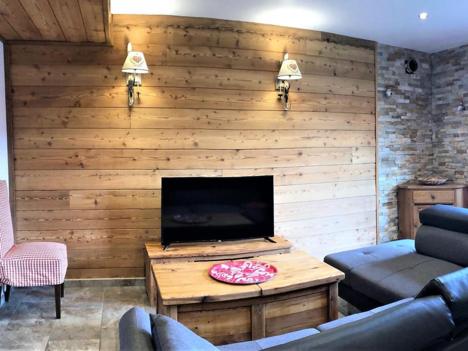 Chalet confortable 8-10 pers. près des pistes, terrasse, parking privé - FR-1-267-266 Chalet in Villarembert