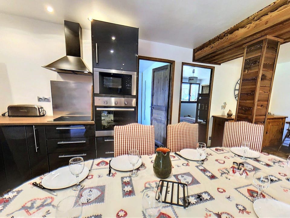 Chalet confortable 8-10 pers. près des pistes, terrasse, parking privé - FR-1-267-266 Chalet in Villarembert