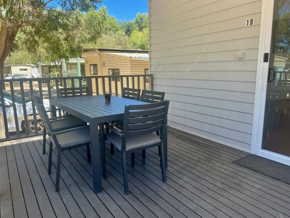 Esperance Pink Lake Tourist Park Campground/ 
RV Resort in Esperance