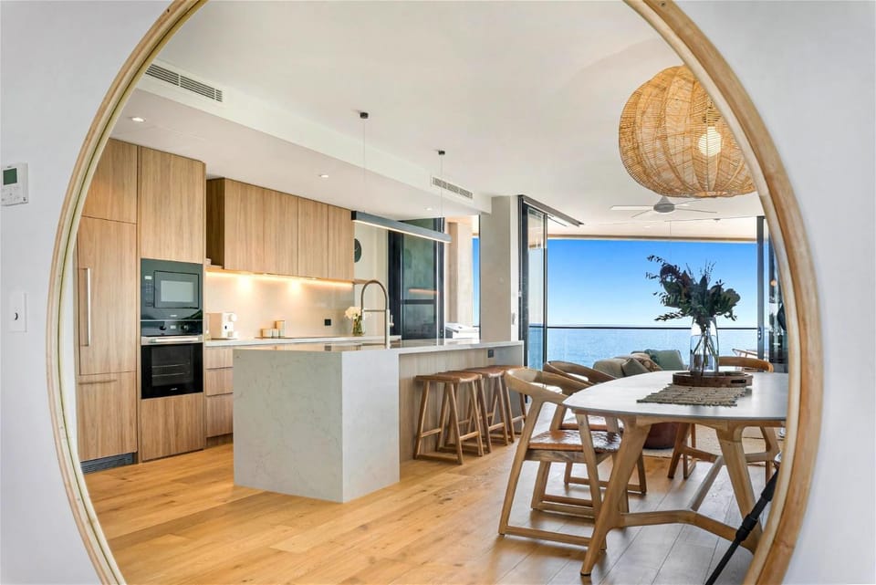 Absolute Beachfront Luxury Apartment House in Coolum Beach
