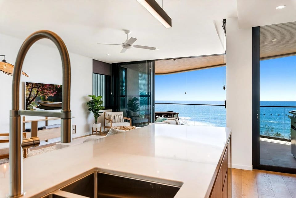 Absolute Beachfront Luxury Apartment House in Coolum Beach