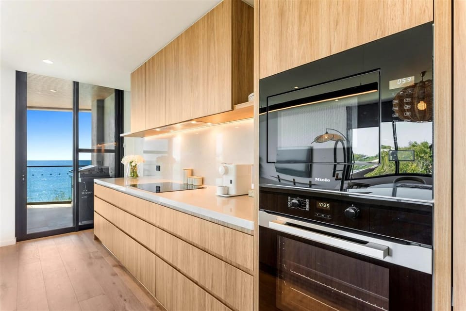 Absolute Beachfront Luxury Apartment House in Coolum Beach
