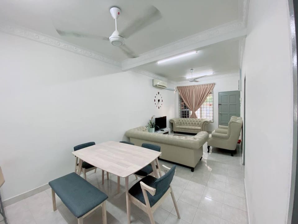 TV and multimedia, Living room, Seating area, Dining area, fireplace, air conditioner