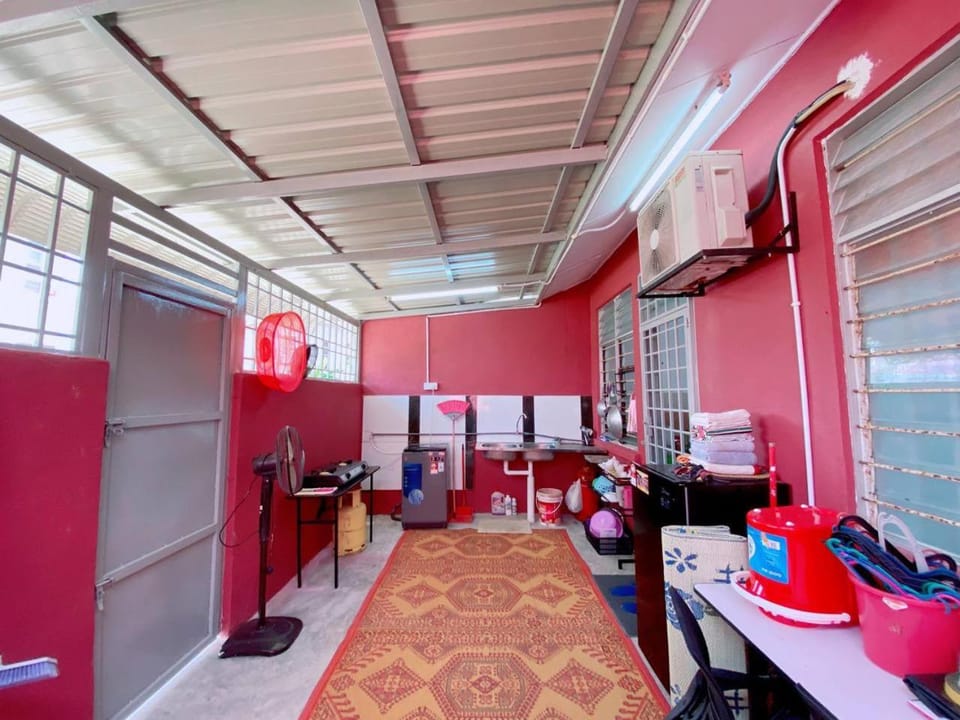 Kitchen or kitchenette, Food and drinks, minibar
