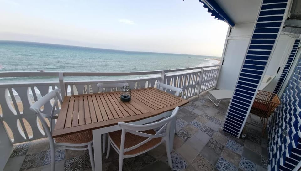 Day, Natural landscape, View (from property/room), Balcony/Terrace, Dining area, Aqua park, Sea view