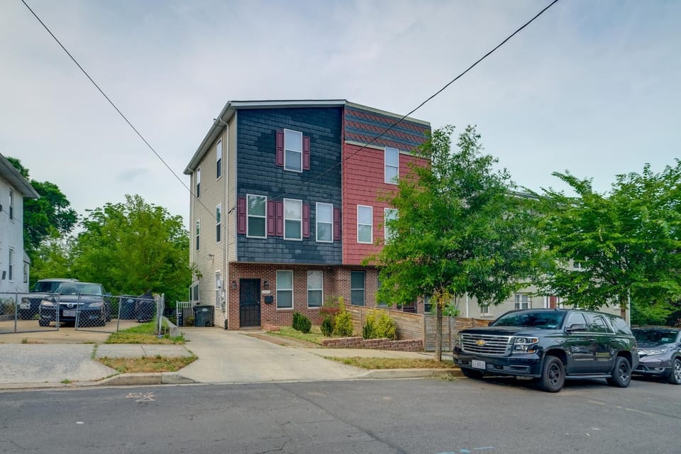 5 Mi to US Capitol: Washington DC Townhome House in District of Columbia