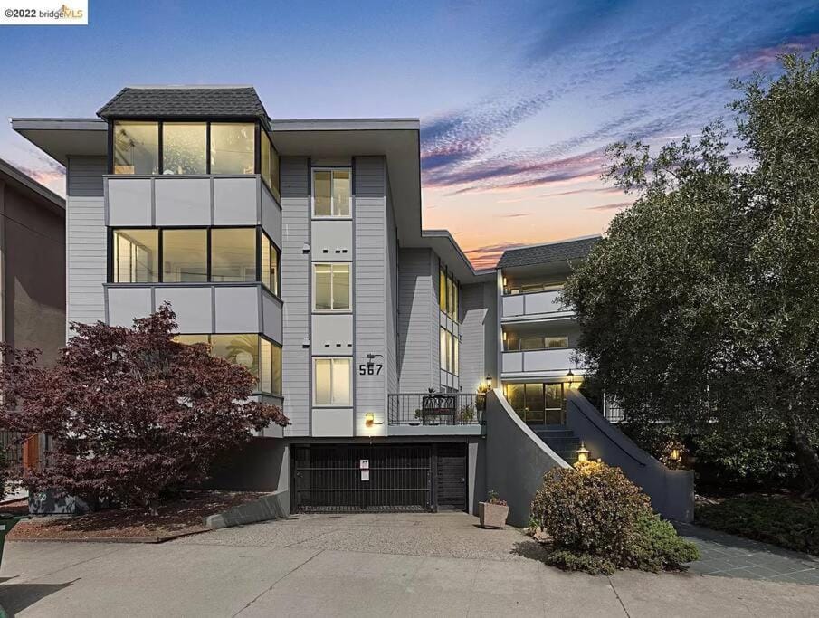 Condo in Most sought after neighborhoods Apartment in Oakland