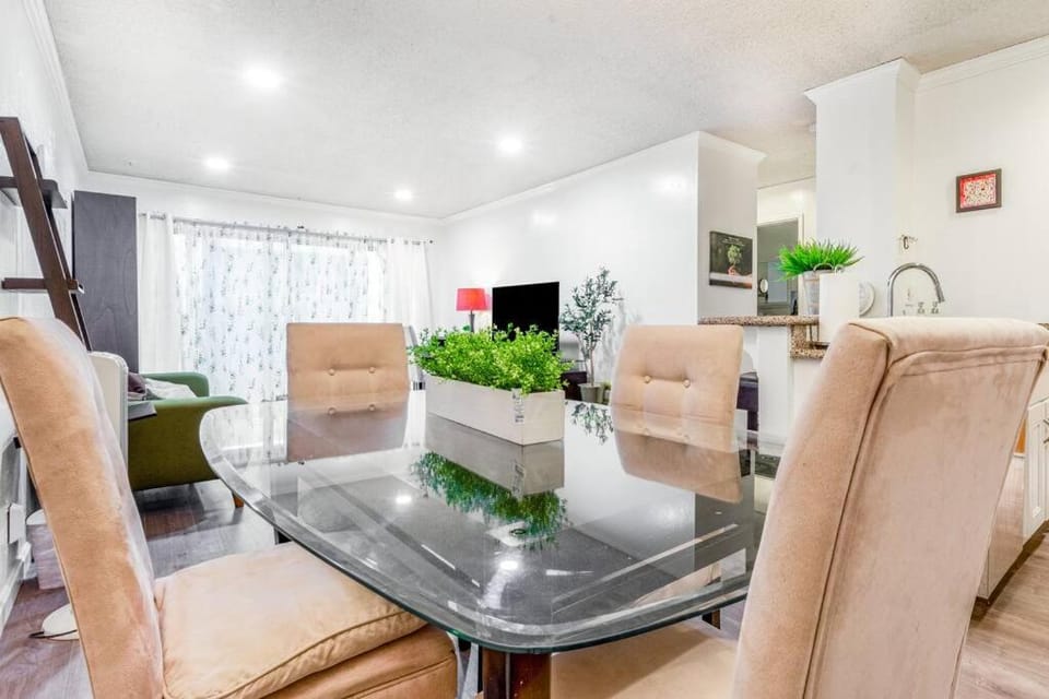 Condo in Most sought after neighborhoods Apartment in Oakland