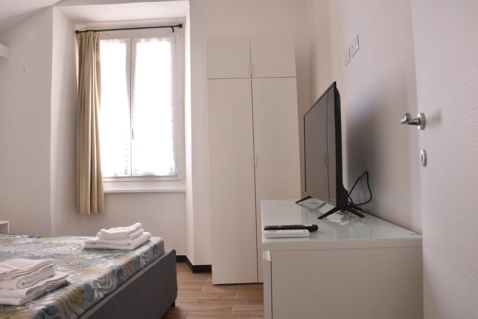 Bedroom, internet, locker, towels, wedding, air conditioner