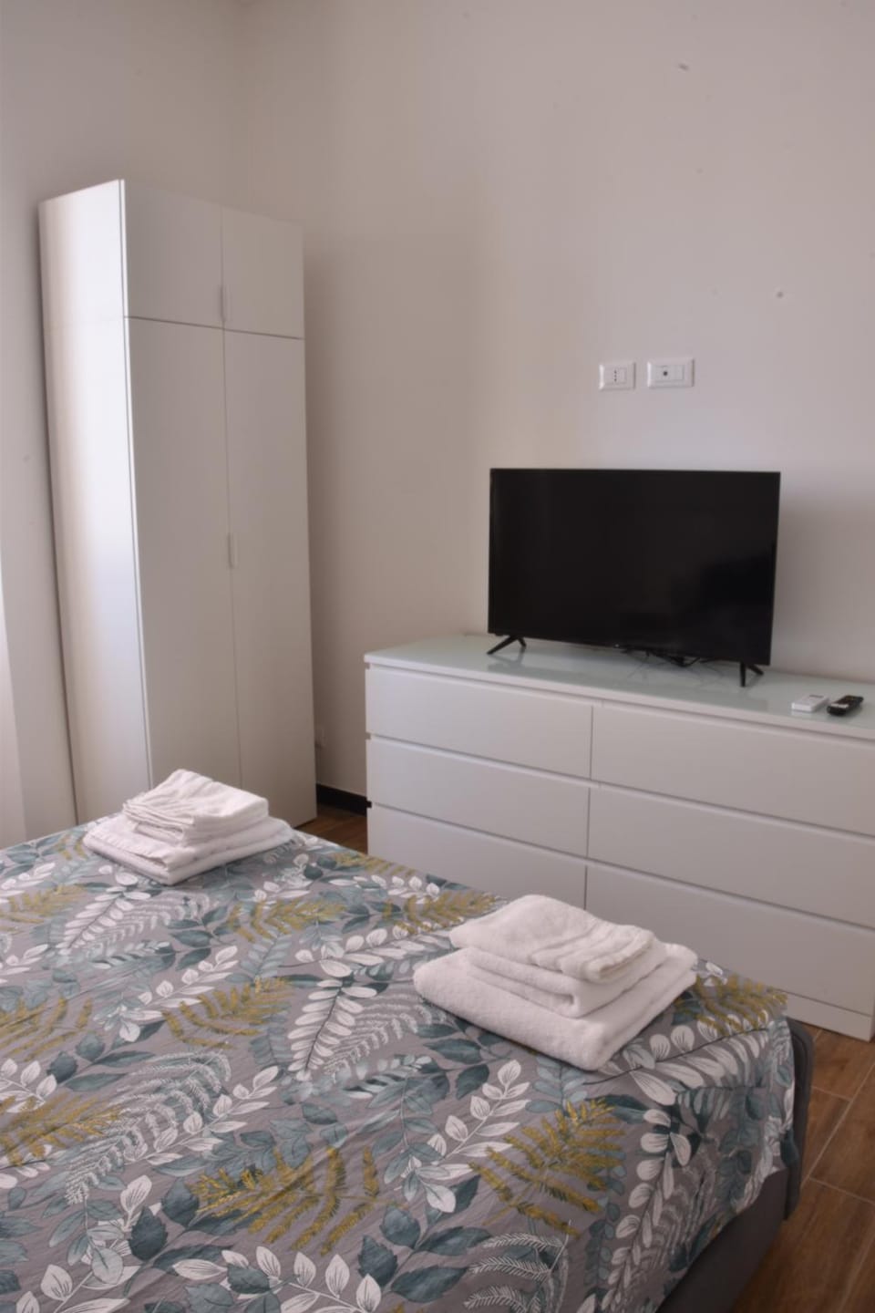 TV and multimedia, Bedroom, towels, wardrobe