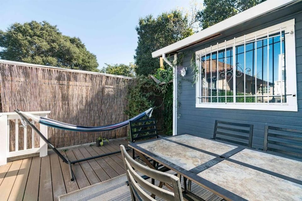 Modern Cottage near many conveniences House in Oakland
