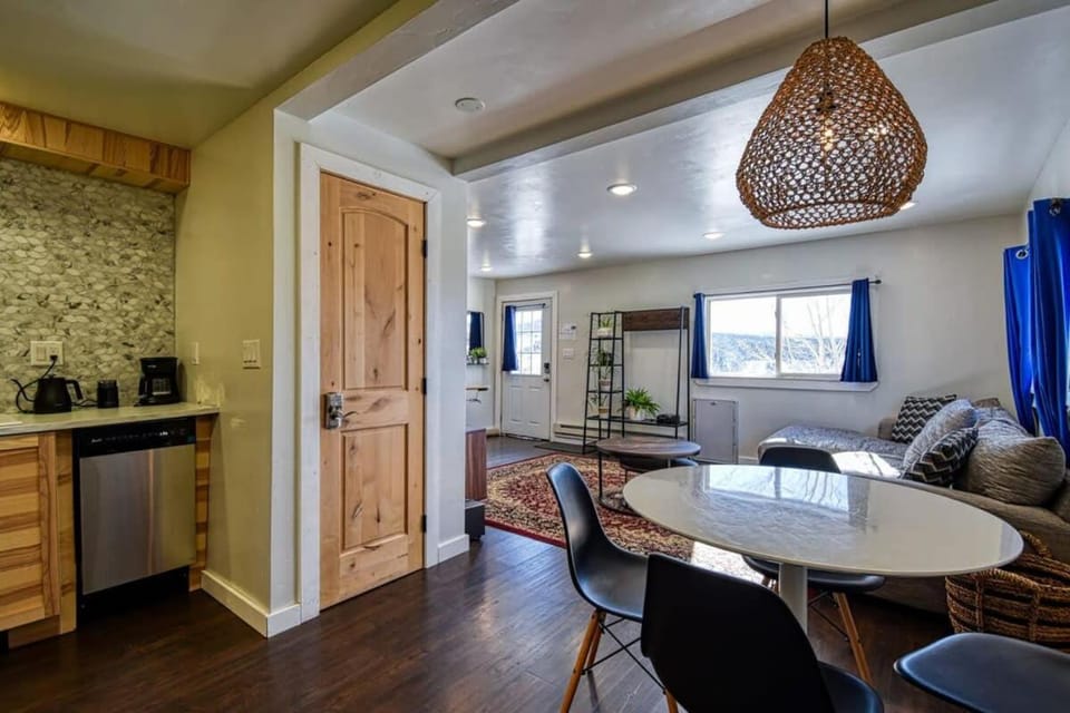 Kitchen or kitchenette, Living room, Seating area