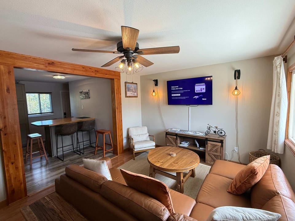 Spacious 10 guest GEM in Leadville Pets okay House in Leadville