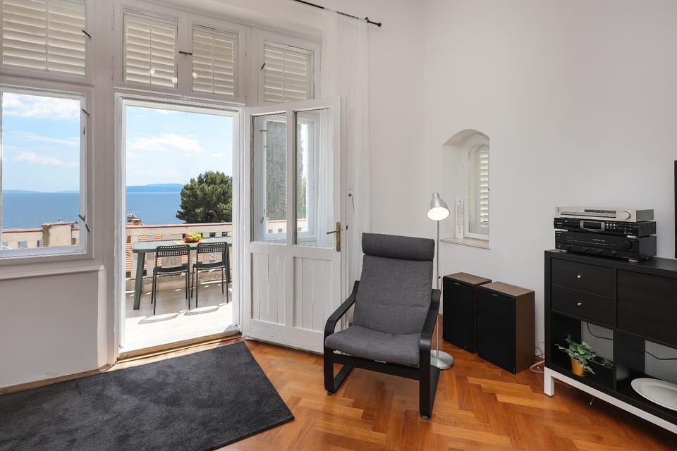 Natural landscape, TV and multimedia, Balcony/Terrace, Living room, Seating area, Dining area, Sea view