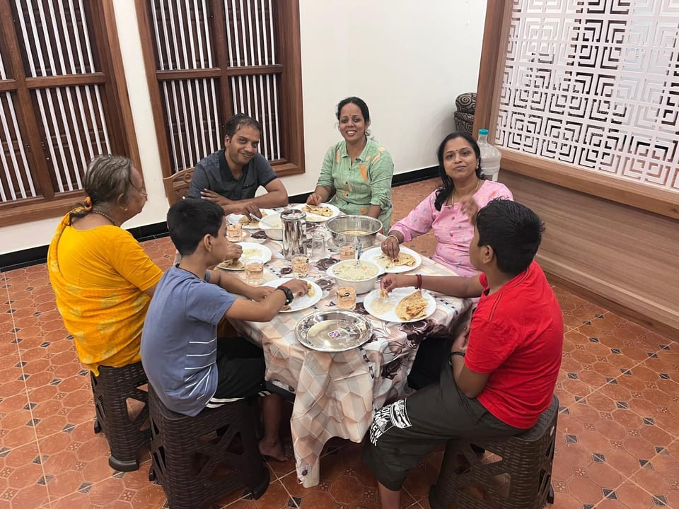 People, Food and drinks, Dining area, Food, Guests, group of guests, Family