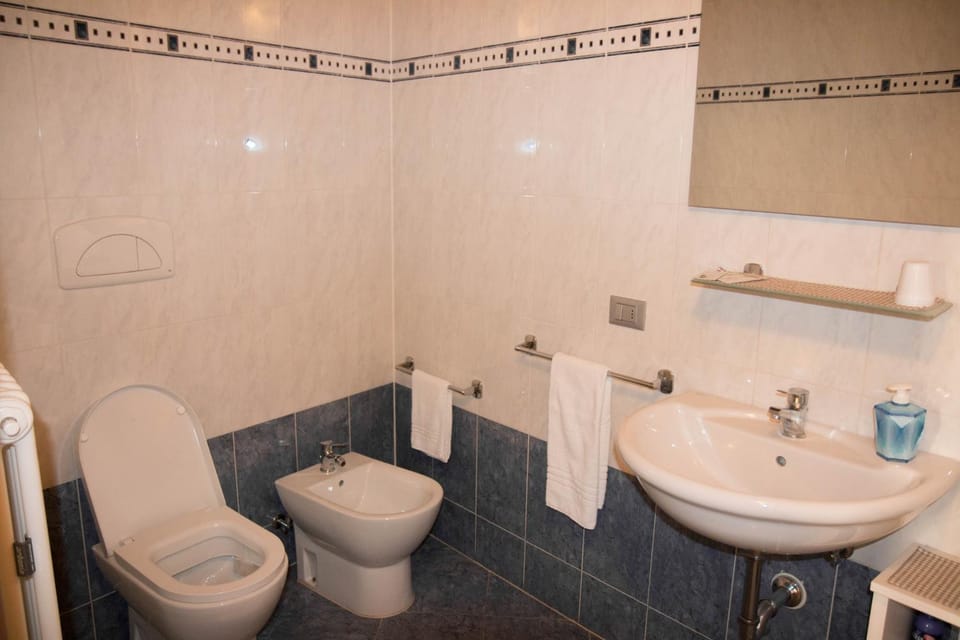 Toilet, Bathroom