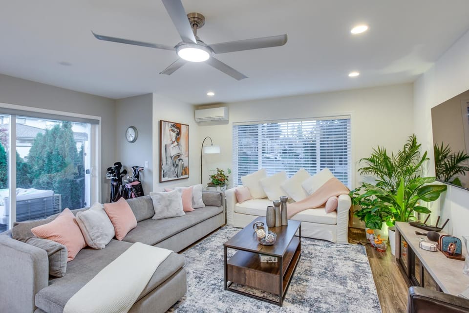 Newly Built Maple Valley Vacation Rental with Patio! House in Kent