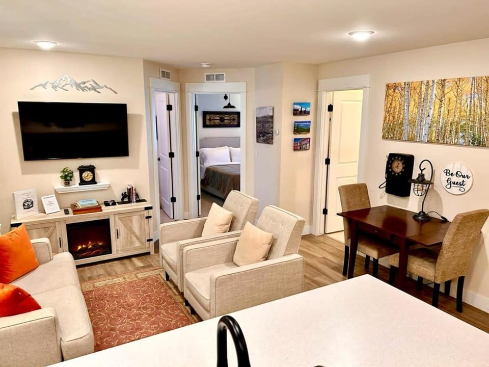TV and multimedia, Living room, Dining area