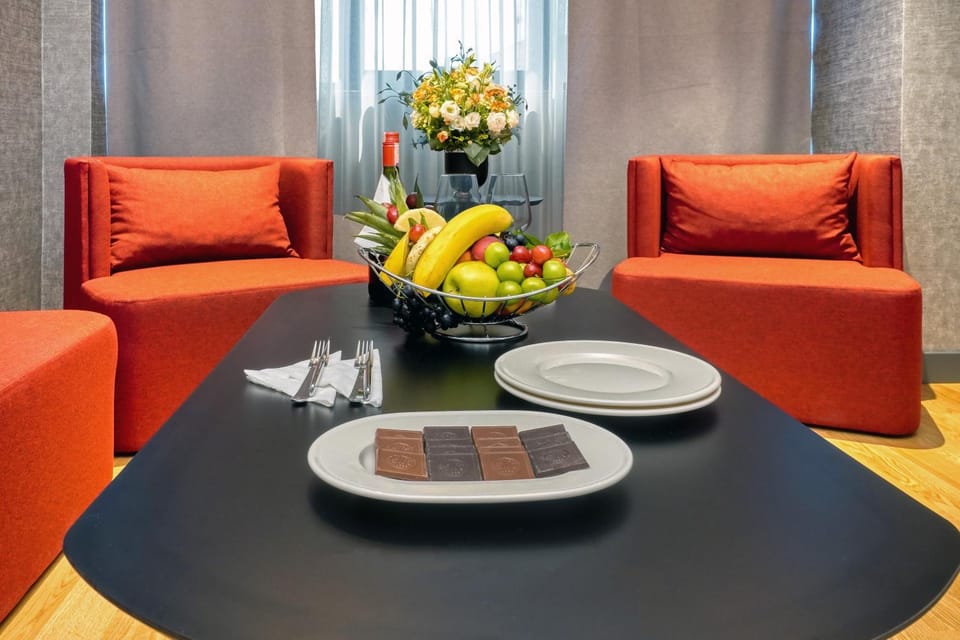 Living room, Food and drinks, Seating area, Dining area, Food