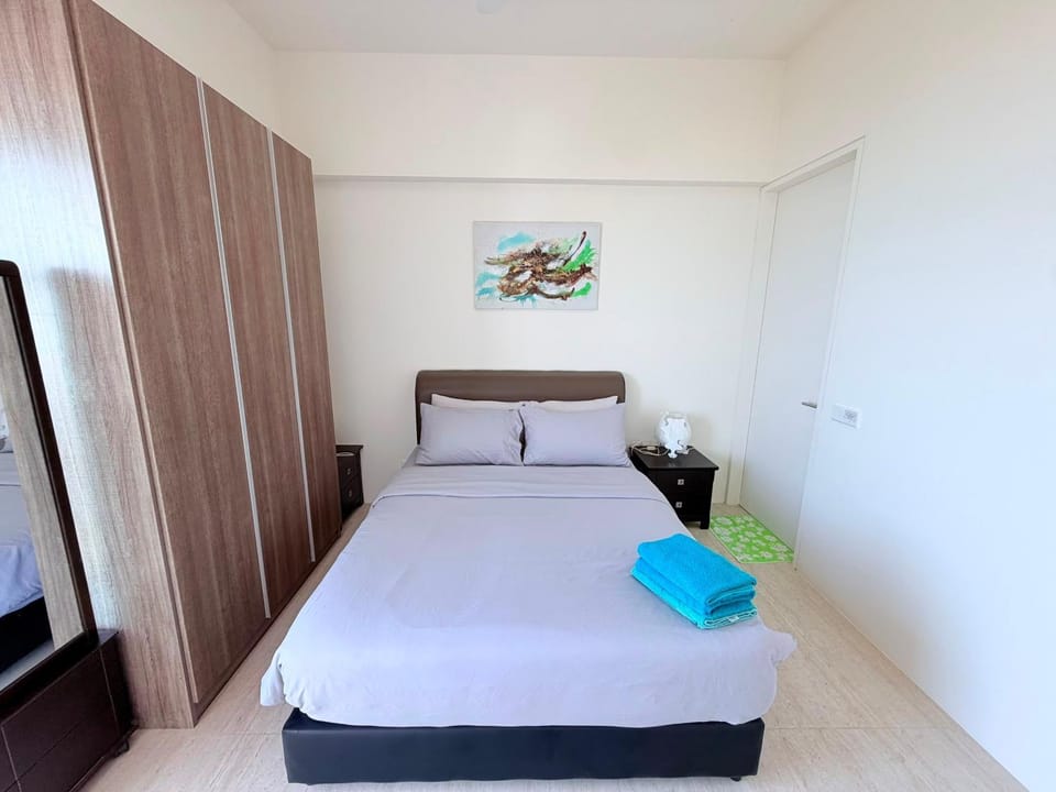 By The Sea with Direct Seaview level7 Apartment in Penang