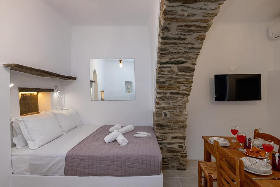 Bed, TV and multimedia, Photo of the whole room
