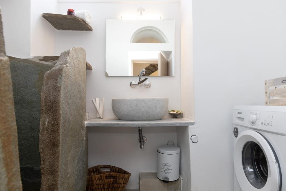 Bathroom, washing machine