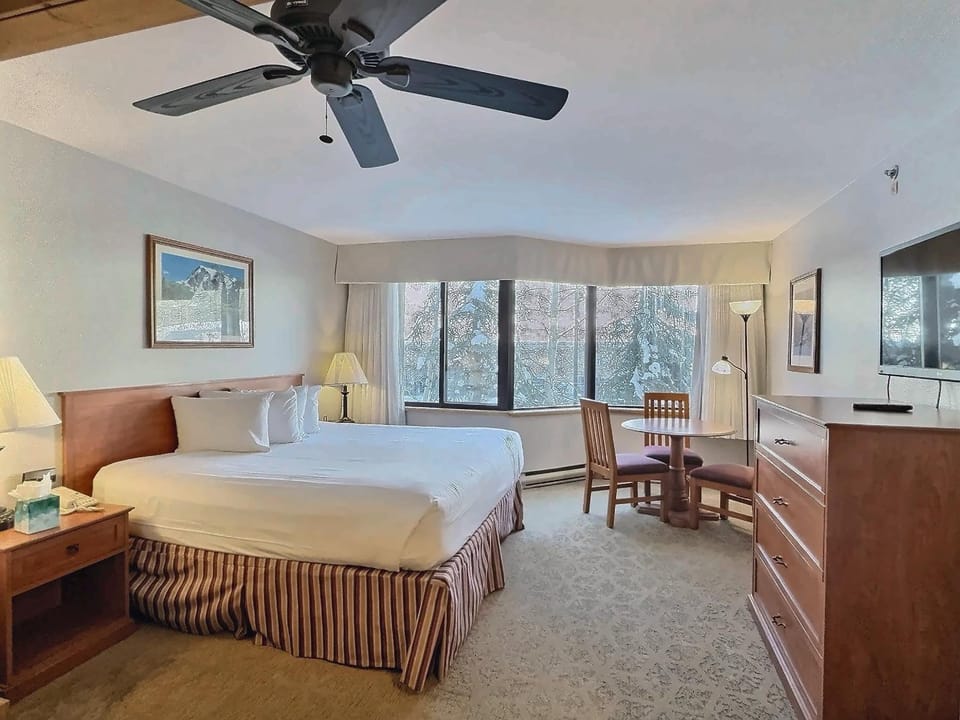 Studio 211 - Perfect Location with Pool and Hot Tub House in Colorado