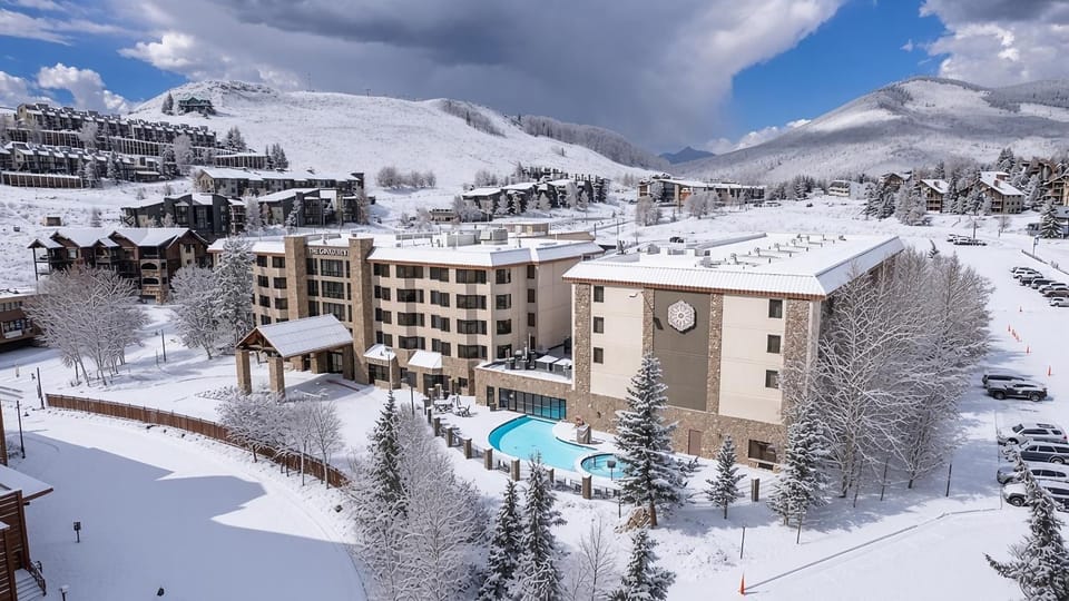 Studio 211 - Perfect Location with Pool and Hot Tub House in Colorado