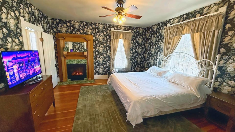 Governor's Mansion Guest Suites For Big Groups House in Leadville